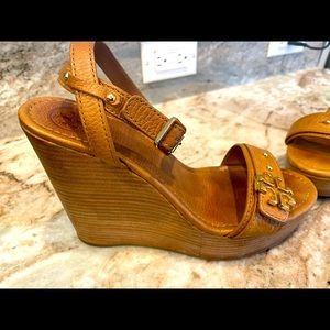 Tory Burch Tan Sandals Size 9